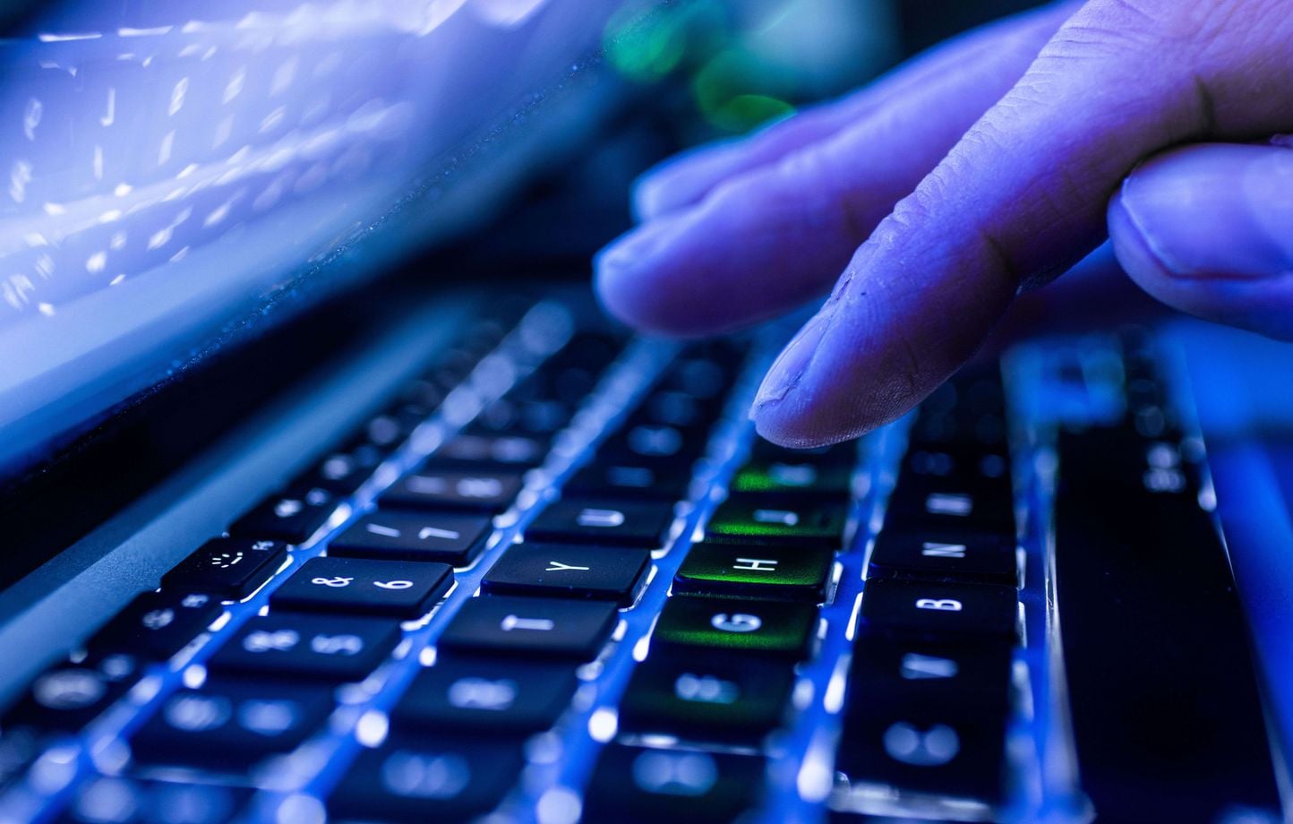 Tras el robo de decenas de millones de datos, dos piratas informáticos de 15 y 22 años acusados Tras el robo de decenas de millones de datos, dos piratas informáticos de 15 y 22 años acusados